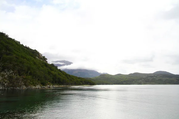 Piękny Krajobraz Górskim Jeziorem Przyroda — Zdjęcie stockowe