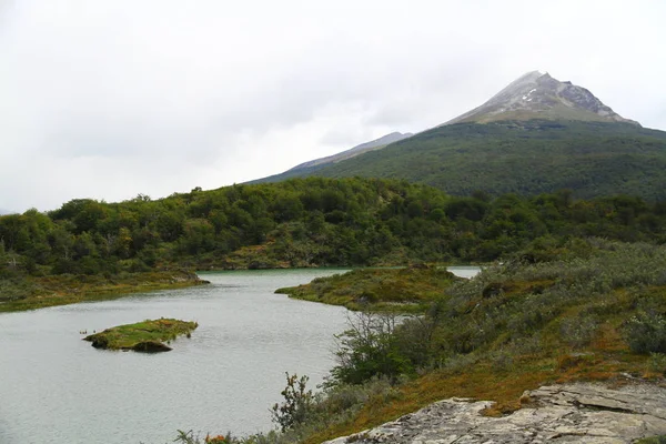 Hermoso Paisaje Con Lago Montaña Naturaleza — Foto de Stock