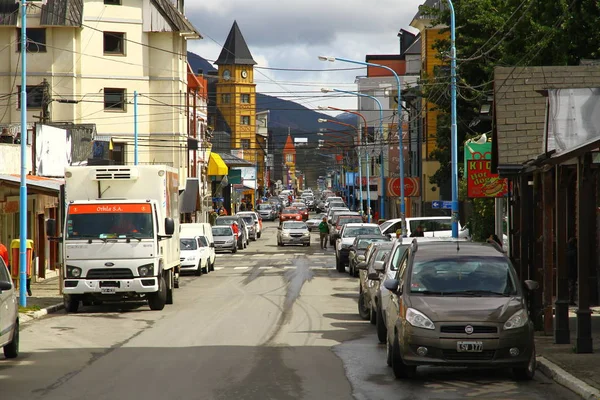 Ushuaia Arjantin Trafiği Olan Sokak Manzaralı Düz Yol — Stok fotoğraf