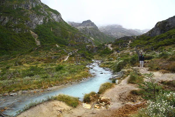 Krásná Krajina Potokem Přicházejícím Zasněžených Hor Ushuaia — Stock fotografie