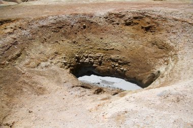 Sol de la Manana gayzerlerinin çamur havuzları, Potosi, Bolivya