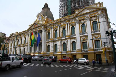 Bolivya 'nın La Paz, Bolivya' daki Yasama Meclisi Sarayı cephesinden bir manzara