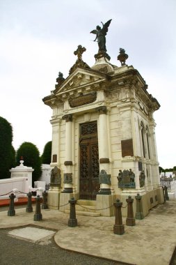 Punta Arenas Mezarlığı, Punta Arenas, Şili - 2 Şubat 2019. Punta Arenas 'taki halk mezarlığından bir manzara. Mezarlıkta bir sürü mezar taşı, mermer heykel ve anıt mezar taşı var..