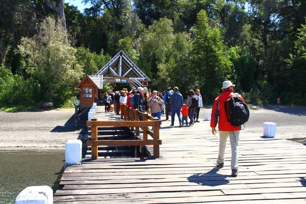 Catamarans Arrive Dock People Who Want Los Arrayanes National Park — Stock Photo, Image