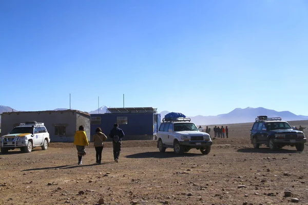 Atacama Çölü Nden Gelen Insanlar Bolivya Sınırında Road Araçları Rehberleriyle — Stok fotoğraf