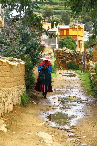 Isla Del Sol Lago Titicaca Bolivia Vecchia Signora Cappello Paglia — Foto Stock