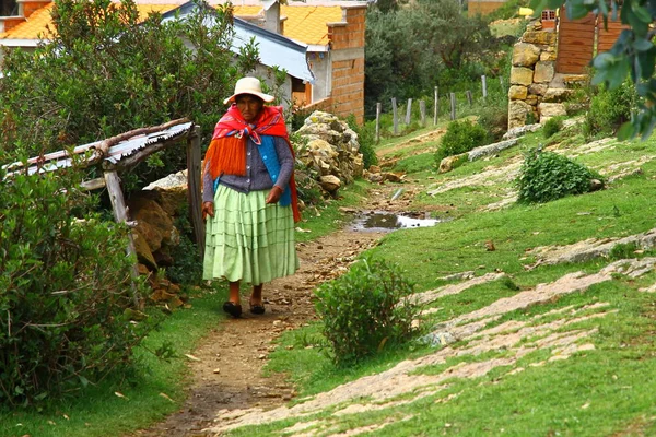 Isla Del Sol Lago Titicaca Bolivia Vecchia Signora Cappello Paglia — Foto Stock