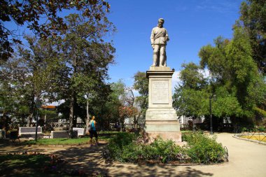 Pedro de Valdivia ve Hidalgo Kalesi 'nin heykeli Santa Lucia Hill, Santiago, Şili' de.