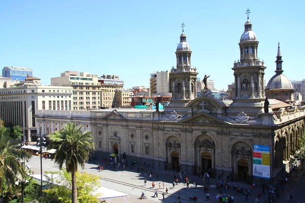 圣地亚哥都市大教堂的全景 它是智利圣地亚哥大主教的官邸 — 图库照片