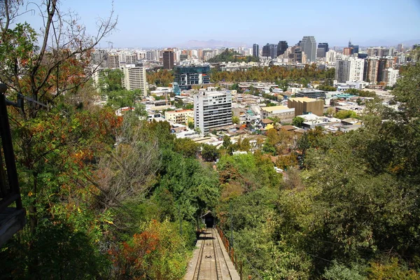 Nsanlar Santiago Nun Güzel Manzarasını San Cristobal Hill Şili Deki — Stok fotoğraf