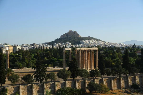 Templo Zeus Olímpico Con Monte Lycabettus Segundo Plano Atenas Grecia — Foto de Stock