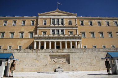 Parlamento Binası, Atina ve Yunanistan önündeki Meçhul Asker Mezarı