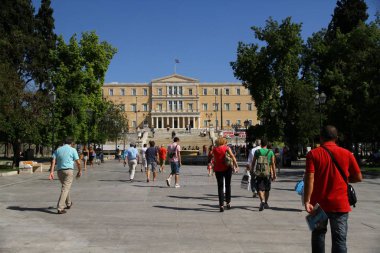 Parlamento Binası, Atina ve Yunanistan önündeki Meçhul Asker Mezarı