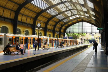 Yunanistan 'daki eski tren istasyonunun manzarası