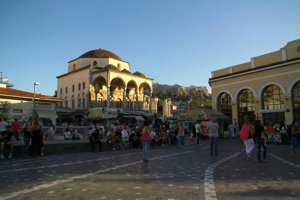 Widok Monastiraki Ulic Jest Popularne Miejsce Spotkań Mieszkańców Turystów Ateny — Zdjęcie stockowe