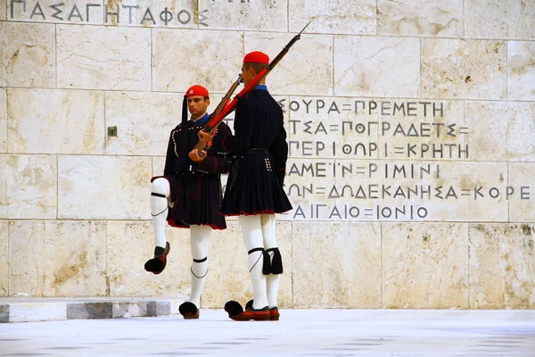 Atens Grécia Abril 2015 Cerimônia Mudança Guarda Ocorre Túmulo Dos — Fotografia de Stock