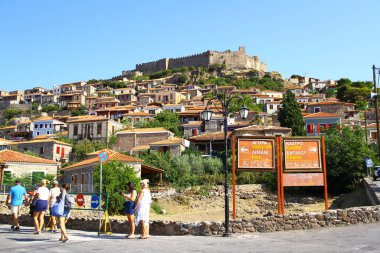 Lesvos, Yunanistan - 24 Ağustos 2018. Güzel küçük kasaba 