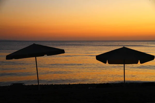 Deniz Koyunun Üzerinde Güzel Gün Batımı Gökyüzü — Stok fotoğraf