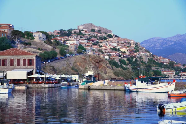 Lesvos, Yunanistan - 24 Ağustos 2018. Molyvos limanından bir manzara 