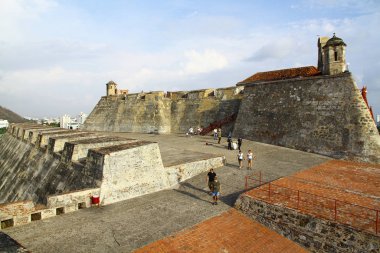 San Felipe Kalesi, Cartagena, Kolombiya - 18 Mayıs 2019. Şato, San Lazaro Tepesi 'nde, Cartagena' da stratejik bir yerde yer almaktadır. Sömürge döneminde İspanyollar tarafından inşa edilmiş..
