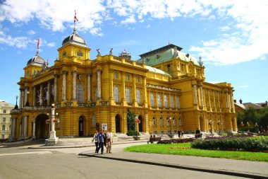 CROATIAN ULUSAL Tiyatrosu, ZAGREB, CROATIA - 17 Eylül 2016. Zagreb 'in en güzel binalarından biri olan bina, büyüleyici bir mimariye sahip. 1895 'te Neo-Barok tarzında inşa edilmiş..