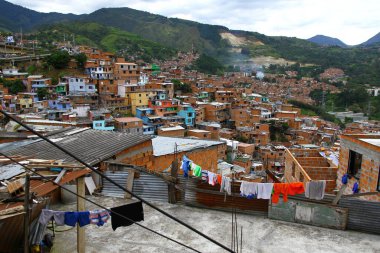 Comuna 13. Bölge, Medellin, Kolombiya - 6 Mayıs 2019. Medellin tepelerinin tepesinde yer alan Comuna 13 mahallesi.