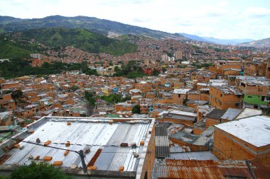 Comuna 13. Bölge, Medellin, Kolombiya - 6 Mayıs 2019. Medellin tepelerinin tepesinde yer alan Comuna 13 mahallesi.