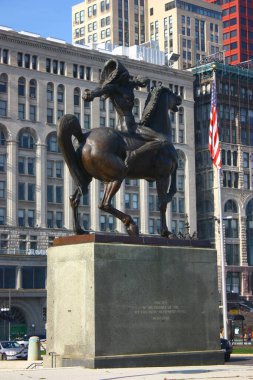 Chicago, ABD - 21 Kasım 2009. Bowman ve Spearman, Hırvat heykeltıraş İvan Mestroviç 'in yaptığı iki bronz binicilik heykeli. Chicago' daki Kongre Meydanı 'nda kapıcı olarak duruyorlar..