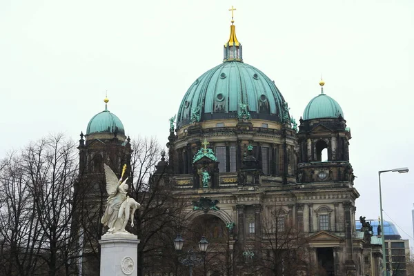 Berlin Katedrali Nin Berlin Deki Schlossbrcke Köprüsü Manzarası — Stok fotoğraf