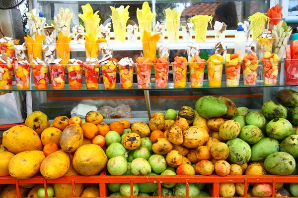 Pohled Stánky Čerstvým Ovocem Pouliční Prodavače — Stock fotografie