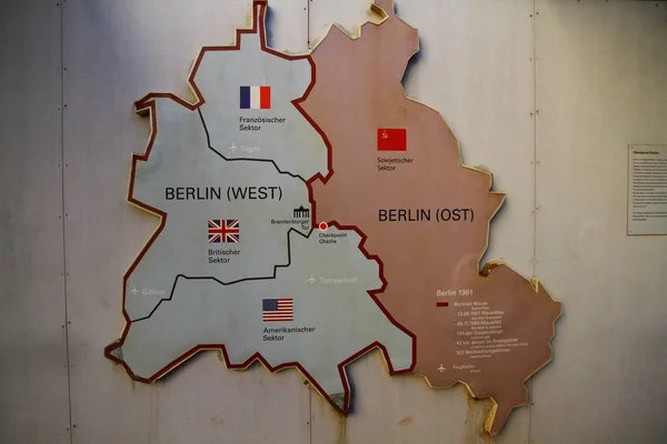 Berlin Germany February 2015 Map Checkpoint Charlie Berlin Showing Borders — Stock Photo, Image