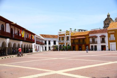 Plaza de la aduana, CARTAGENA, COLOMBIA - 16 Mayıs 2019. Eski şehrin en eski ve en büyük meydanı olan Plaza de la Aduana 'dan bir manzara.