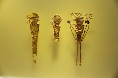 Altın Müzesi, Bogota, Kolombiya, 28 Nisan 2019. Bogota 'daki Museo del Oro' da (Altın Müzesi) sergilenen altın eserler.