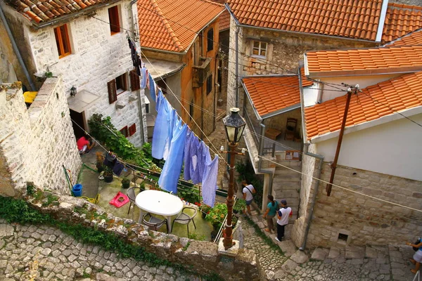 Kotor Montenegro September 2015 科托尔拥有一座壮观的古城 有保存完好的石头建筑 狭窄的街道上有鹅卵石 这个老城对游客很有吸引力 — 图库照片