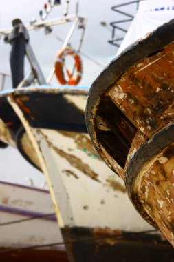 Eski gemi manzarasını kapatın. Denizin bir parçası, gemi yayı.