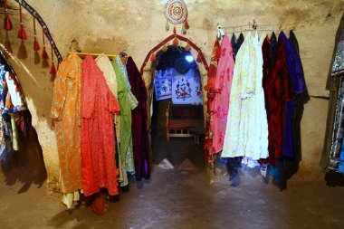 Türkiye 'deki eski hediyelik eşya dükkanının içi