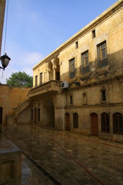 SELAHADIN EYUBI MOSQUE, SANLIURFA, TURKEY - 22 Ekim 2018. Sanliurfa 'da eski bir kilise olan Selahaddin Eyyubi Camii' nin manzarası.