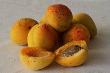 organik taze kayısı.