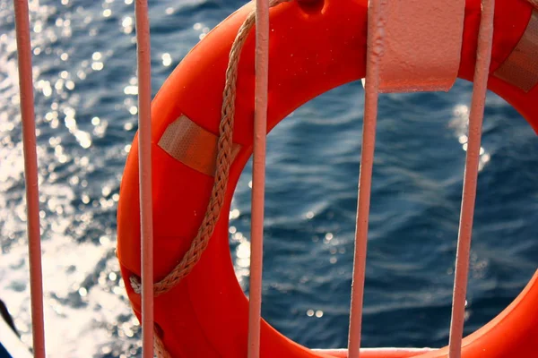 Красный Спасательный Круг Море — стоковое фото