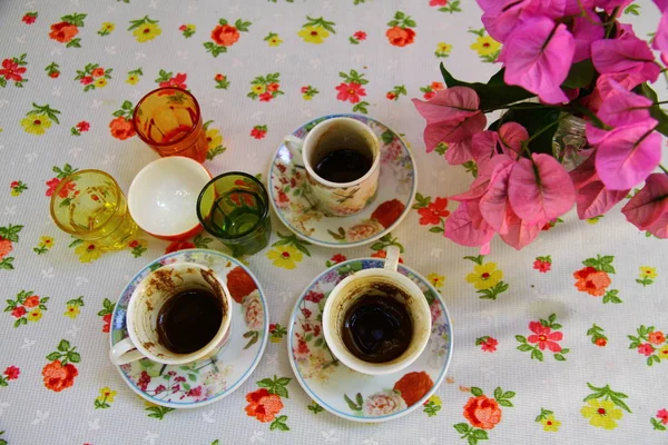 Cups Coffee Flowers Table — Stock Photo, Image