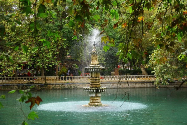 Sanliurfa Turkey Oktober 2018 Över Fontänen Ayn Zeliha Lake Bland — Stockfoto