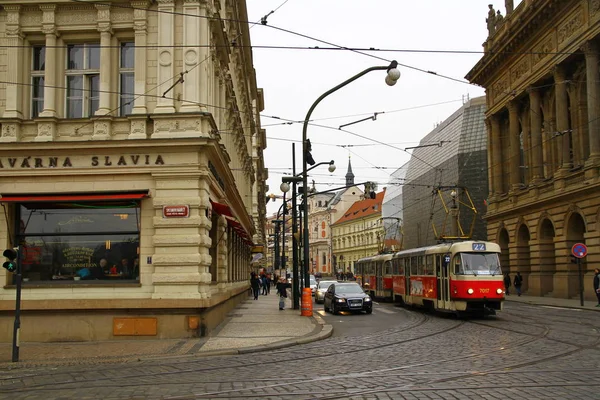Prag Tjeckien Februari 2015 Gatuvy Med Röd Spårvagn Från Prag — Stockfoto