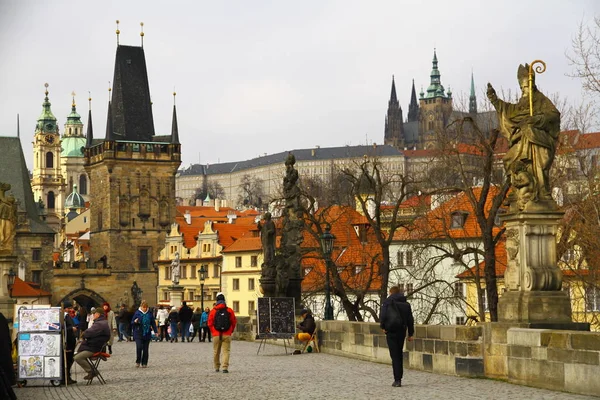 Praag Tsjechië Februari 2015 Uitzicht Vanaf Karelsbrug Een Historische Brug — Stockfoto