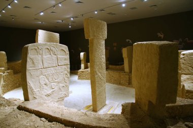 Şanlıurfa Müzesi, Şanlıurfa, Türkiye - 20 Ekim 2018. Arkeoloji müzesinden genel bir görüş. Tüm bulgular kronolojik sırayla gösterilir.