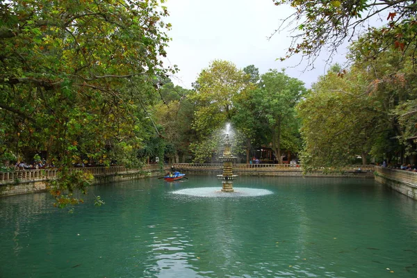 Sanliurfa Turchia Ottobre 2018 Una Vista Della Fontana Nel Lago — Foto Stock