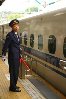 Tokyo, Japonya - 21 Mayıs 2013. Tokyo metro hattı. Yolcular için her şey iyi tasarlanmıştır ve metro her zaman zamanında gelir..