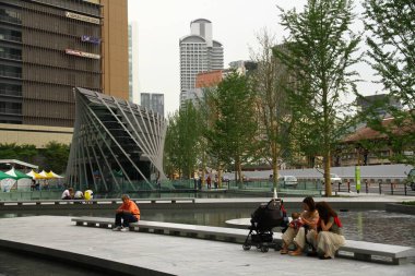 Osaka 'nın havadan görünüşü. Osaka, Japonya 'nın Honshu adasında bulunan büyük bir liman şehri ve ticaret merkezidir.