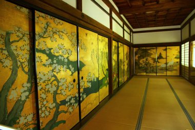 Kyoto, Japonya - 22 Mayıs 2013. Ryan-ji Tapınağı 'nın iç manzarası. Odalar paspas döşemesiyle kaplı..