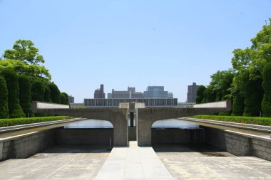 Barış Ateşi, Hiroşima, Japonya - 15 Mayıs 2013. Anıt Barış Anıtı Parkı 'nda. Alev sadece tüm nükleer silahlar yeryüzünden silindiğinde sönmüş olacak..