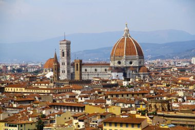 İtalyan binalarının cephelerine, ev heykellerine ve İtalya 'nın güzel şeridine bakın.